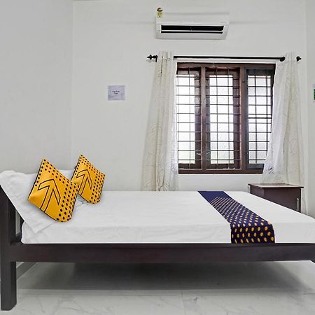 Spot On Blissful Villa Kochi Exterior foto